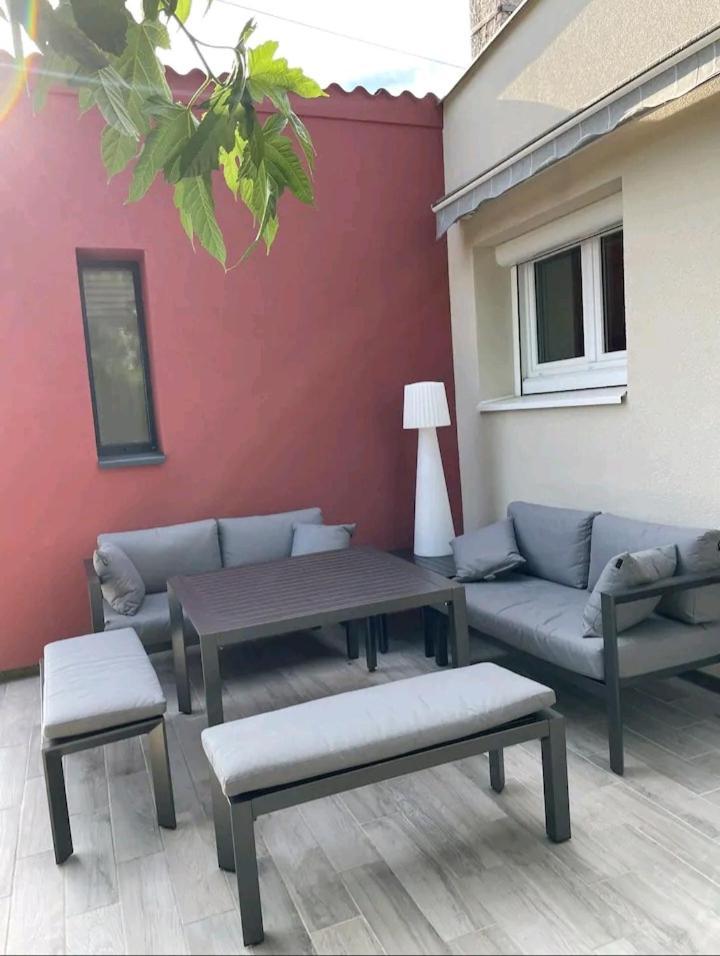 Maison Montoison Luaran gambar