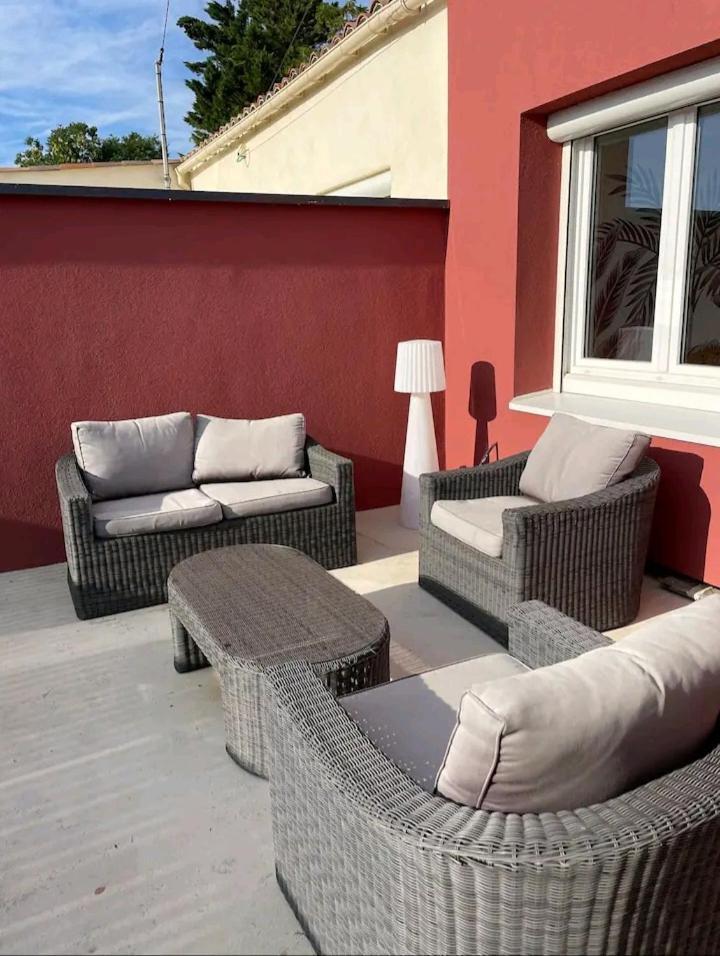Maison Montoison Luaran gambar